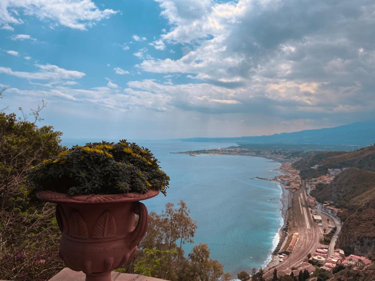Kalimera Guest House Giardini Naxos Esterno foto